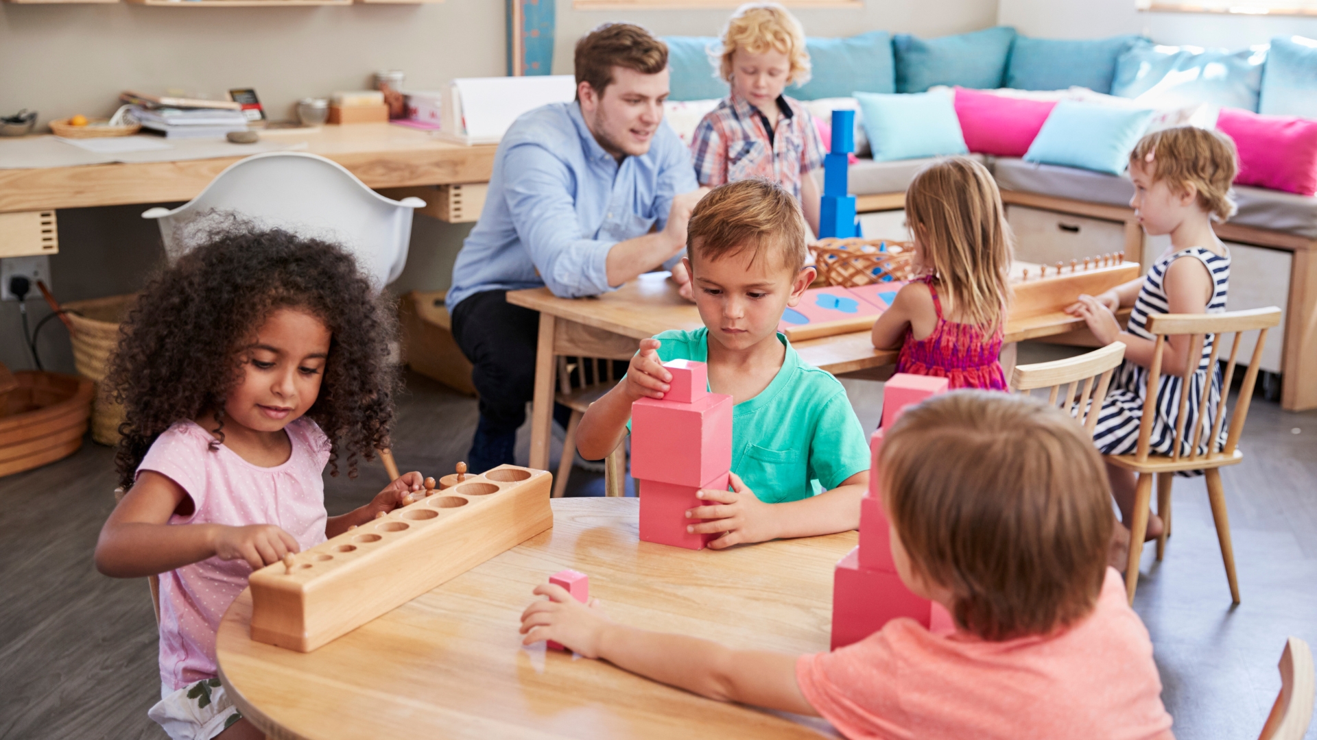 montessori adalah