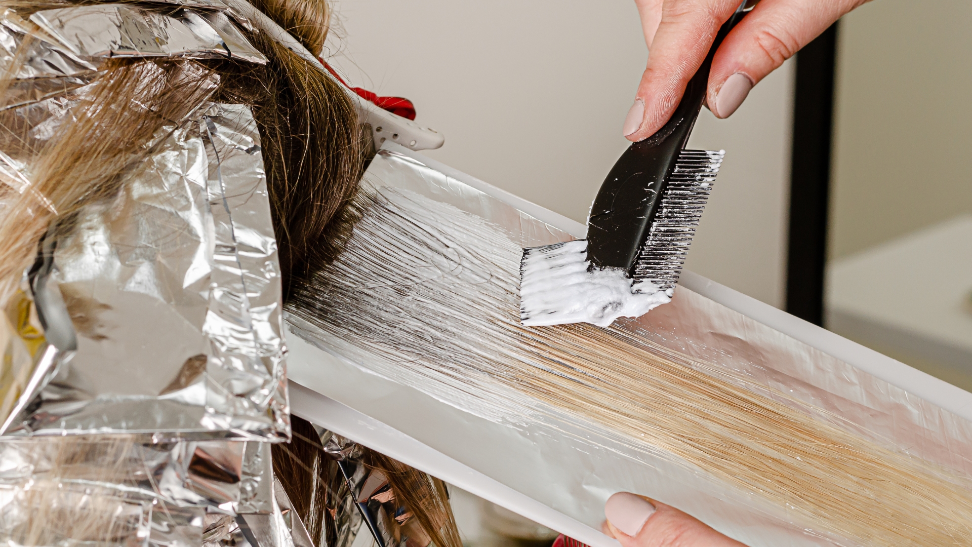 Tips Cat Rambut Tanpa Bleaching Agar Hasil Maksimal - Promo & Artikel ...